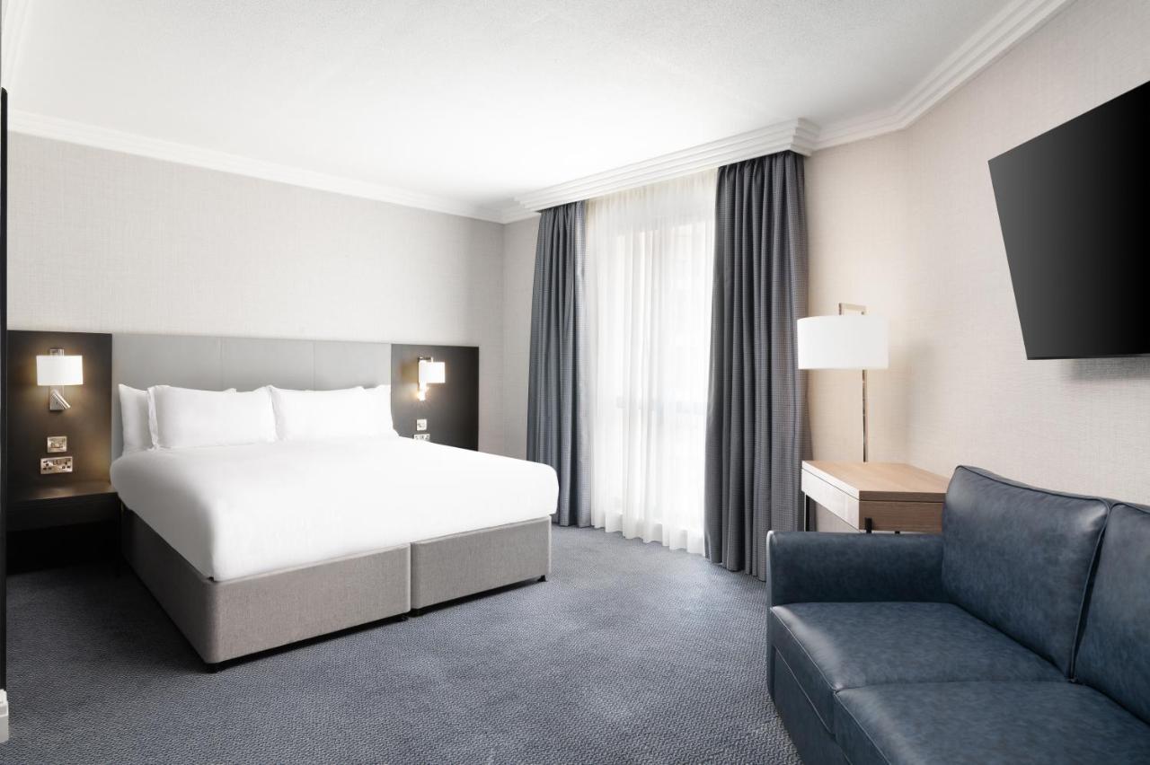 Отель Sofitel London Gatwick Хорли Экстерьер фото A room at the Hilton Dublin