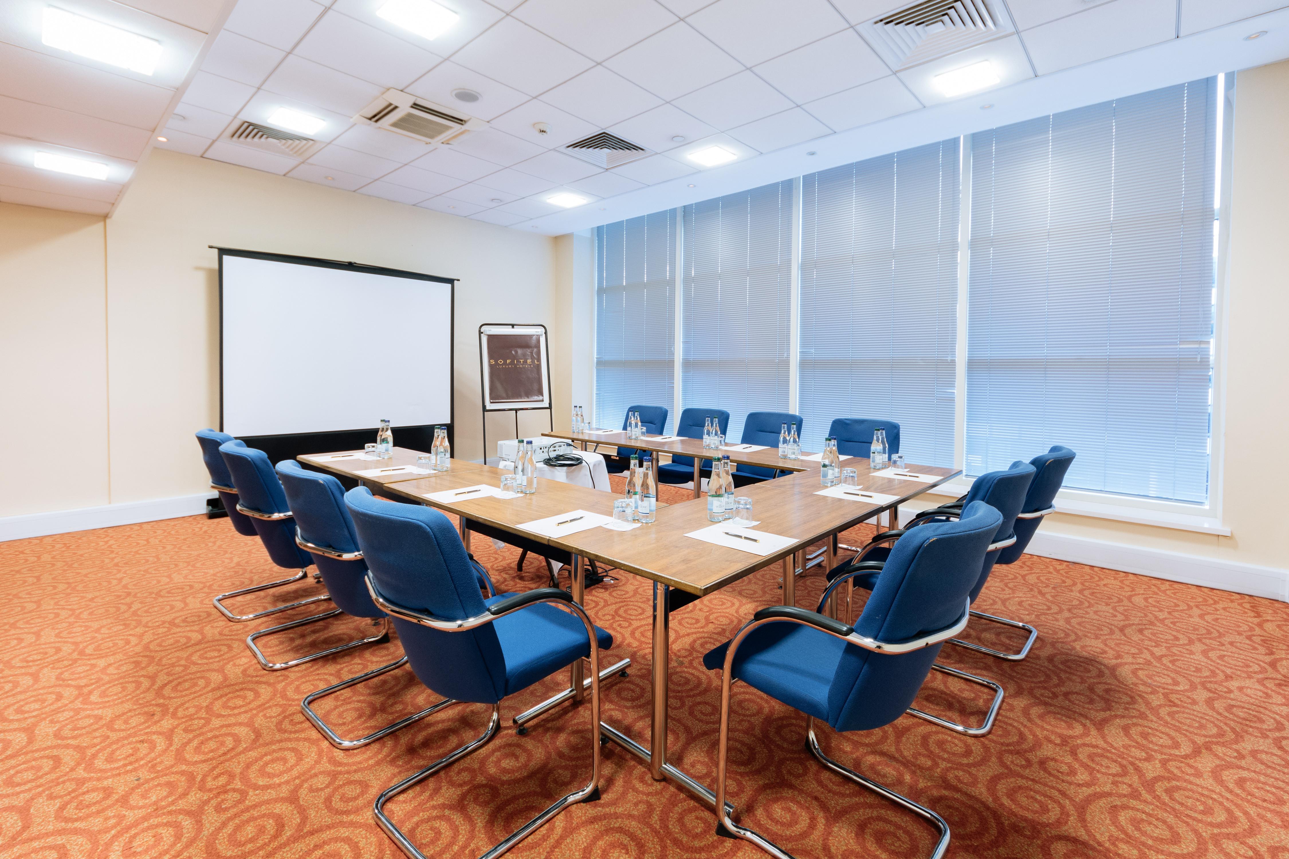 Отель Sofitel London Gatwick Хорли Экстерьер фото Meeting room at Sofitel London West