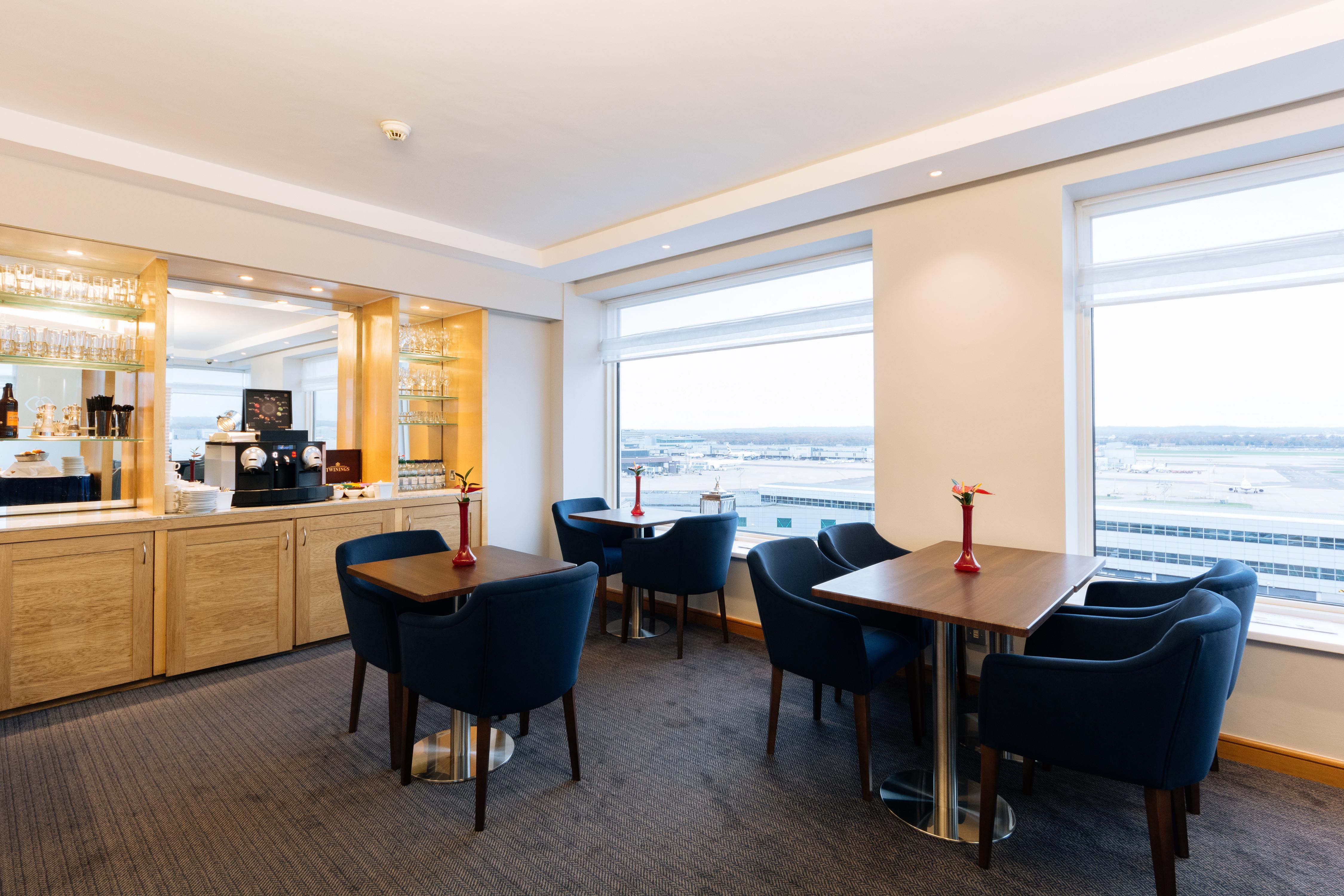 Отель Sofitel London Gatwick Хорли Экстерьер фото The Club at Dublin Airport