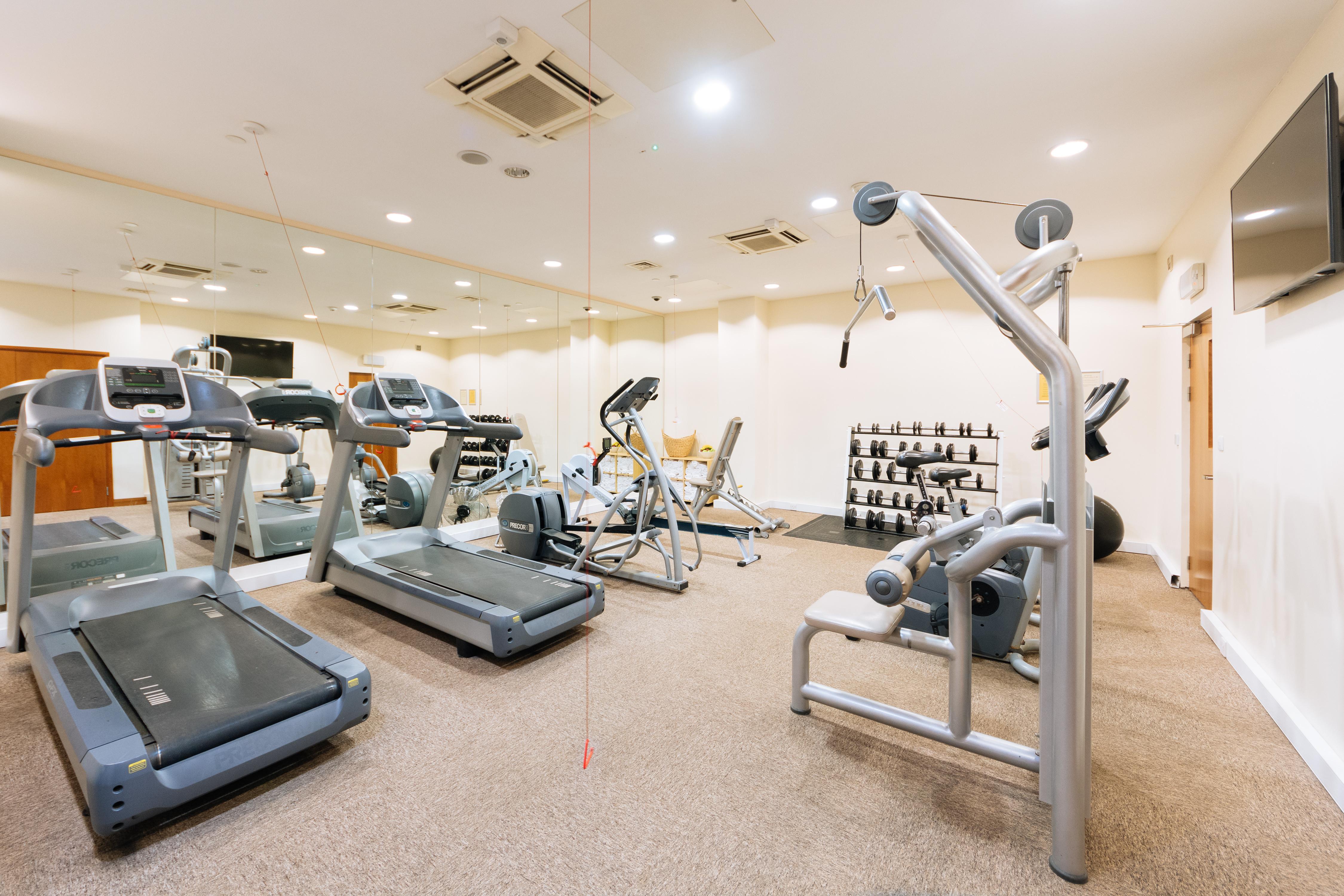 Отель Sofitel London Gatwick Хорли Экстерьер фото Fitness room