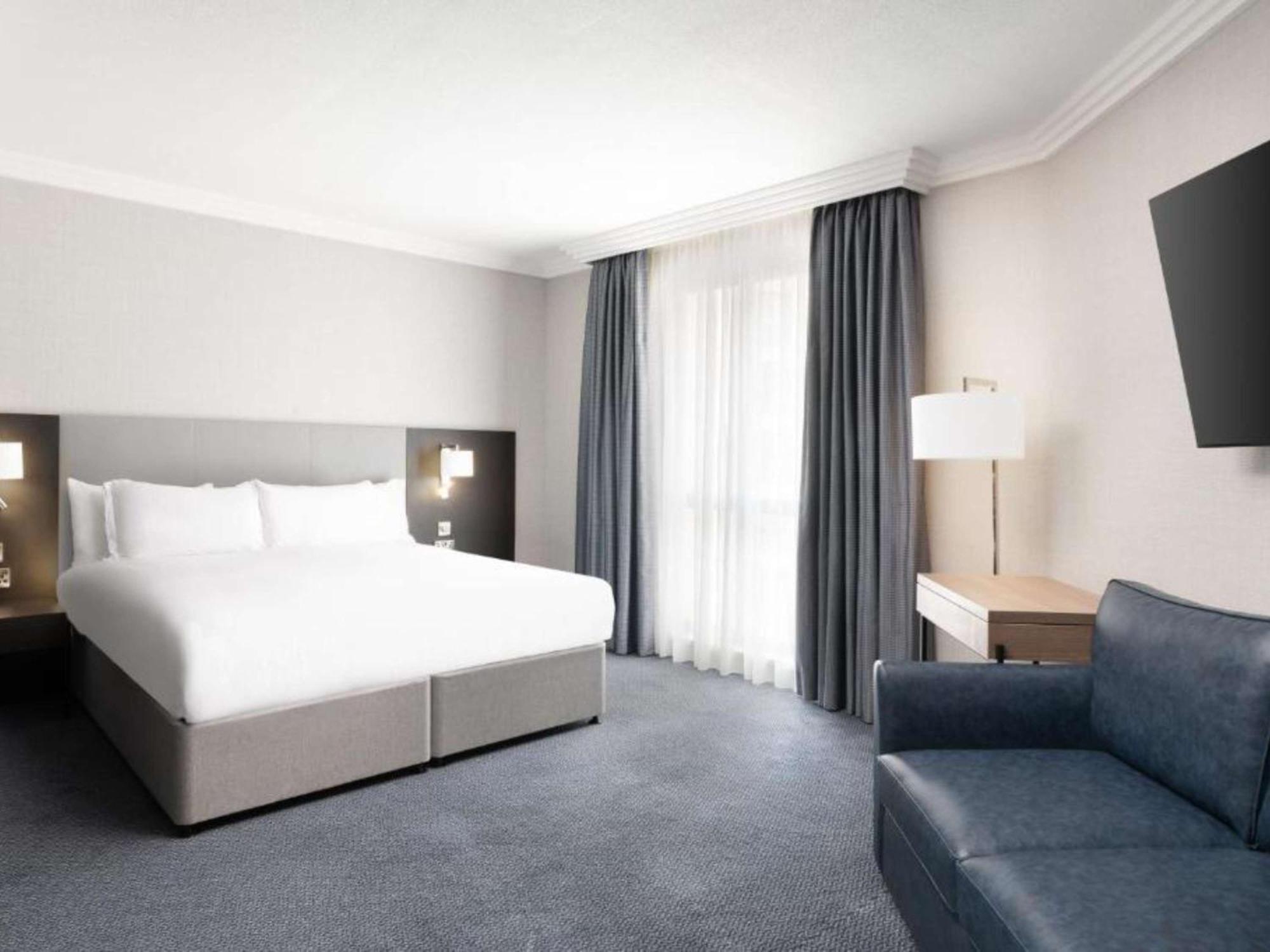 Отель Sofitel London Gatwick Хорли Экстерьер фото A room at the hotel