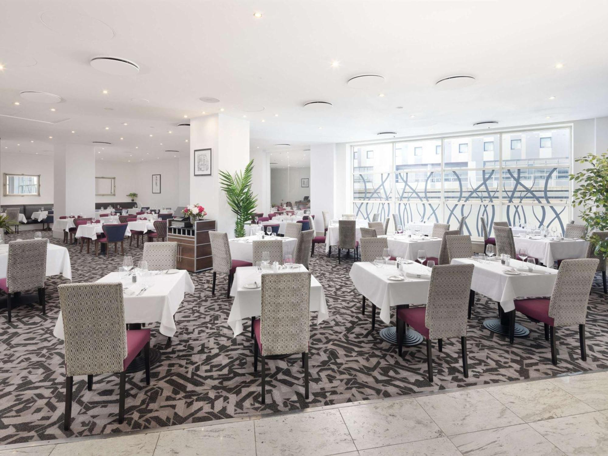 Отель Sofitel London Gatwick Хорли Экстерьер фото The restaurant