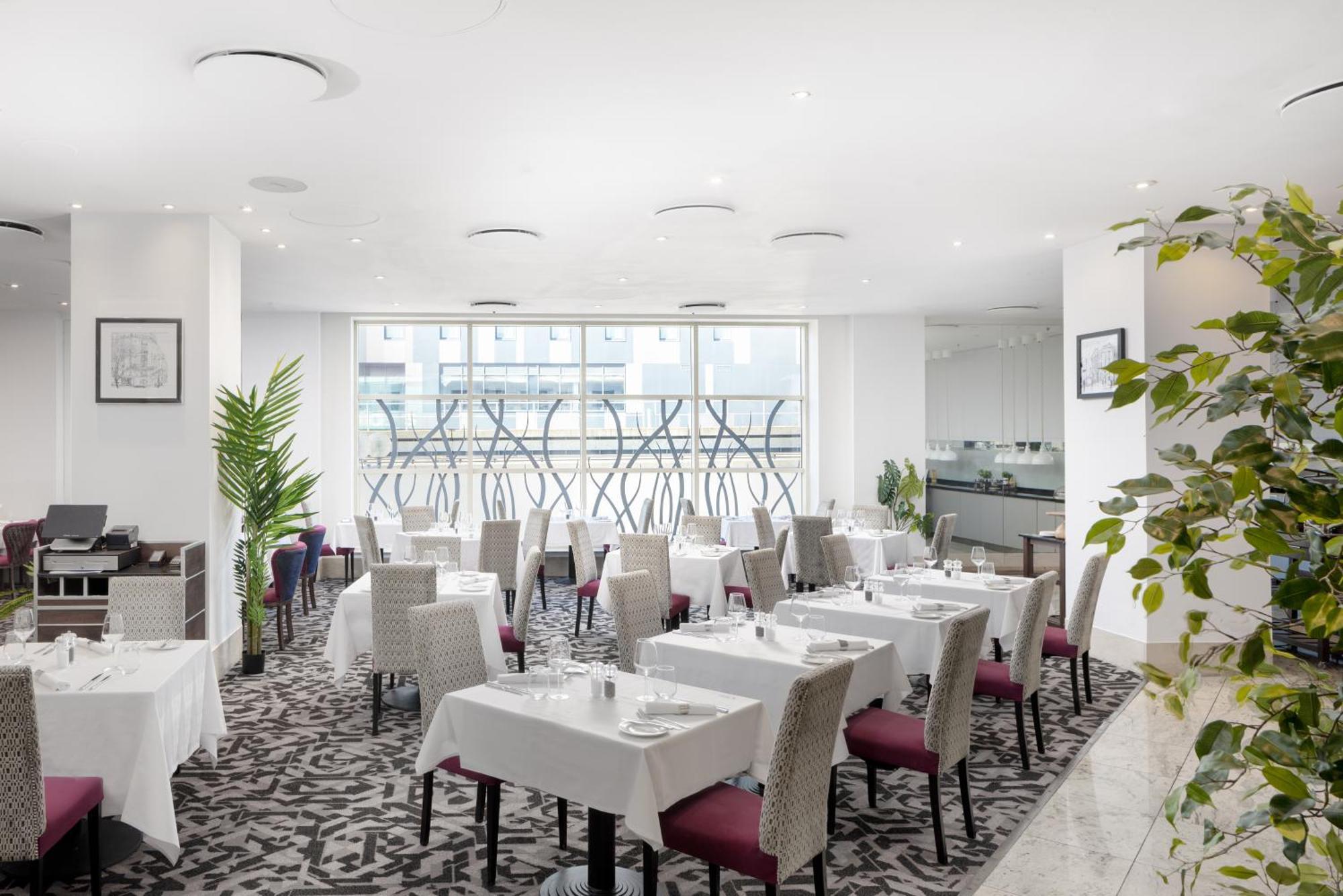 Отель Sofitel London Gatwick Хорли Экстерьер фото The restaurant