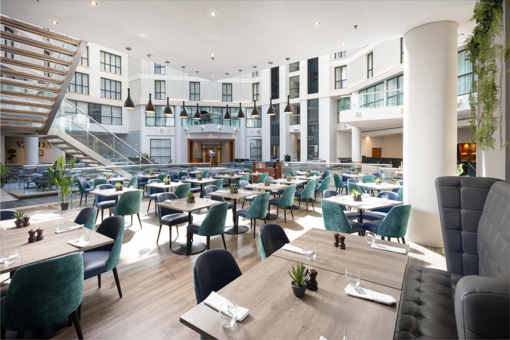 Отель Sofitel London Gatwick Хорли Экстерьер фото The interior of the hotel