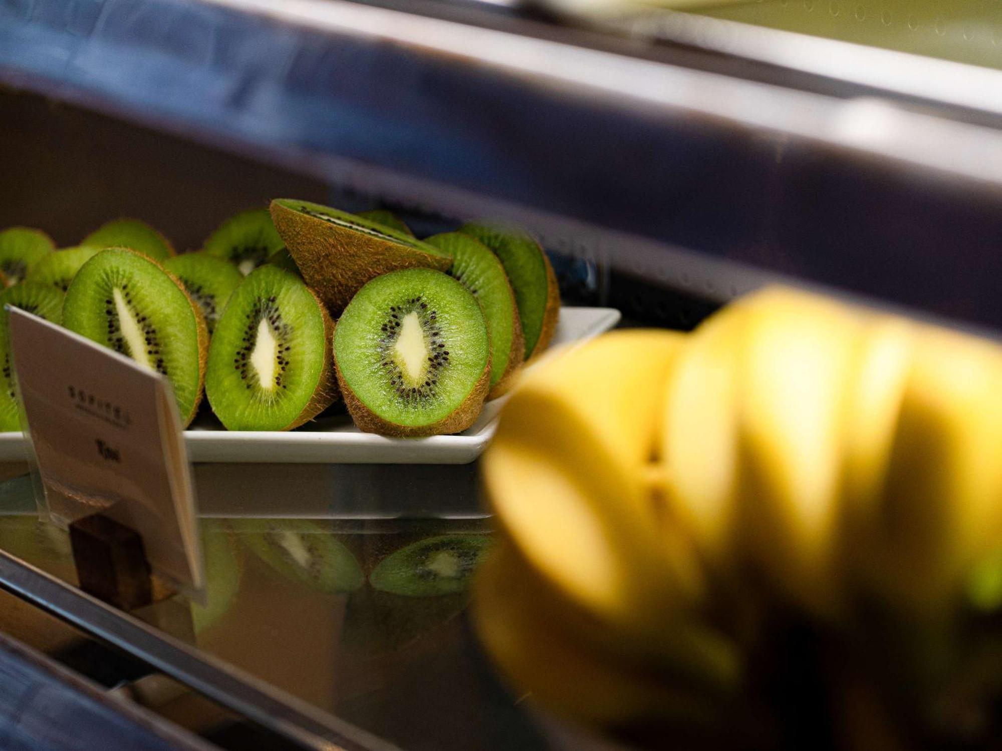 Отель Sofitel London Gatwick Хорли Экстерьер фото "Kiwifruit"