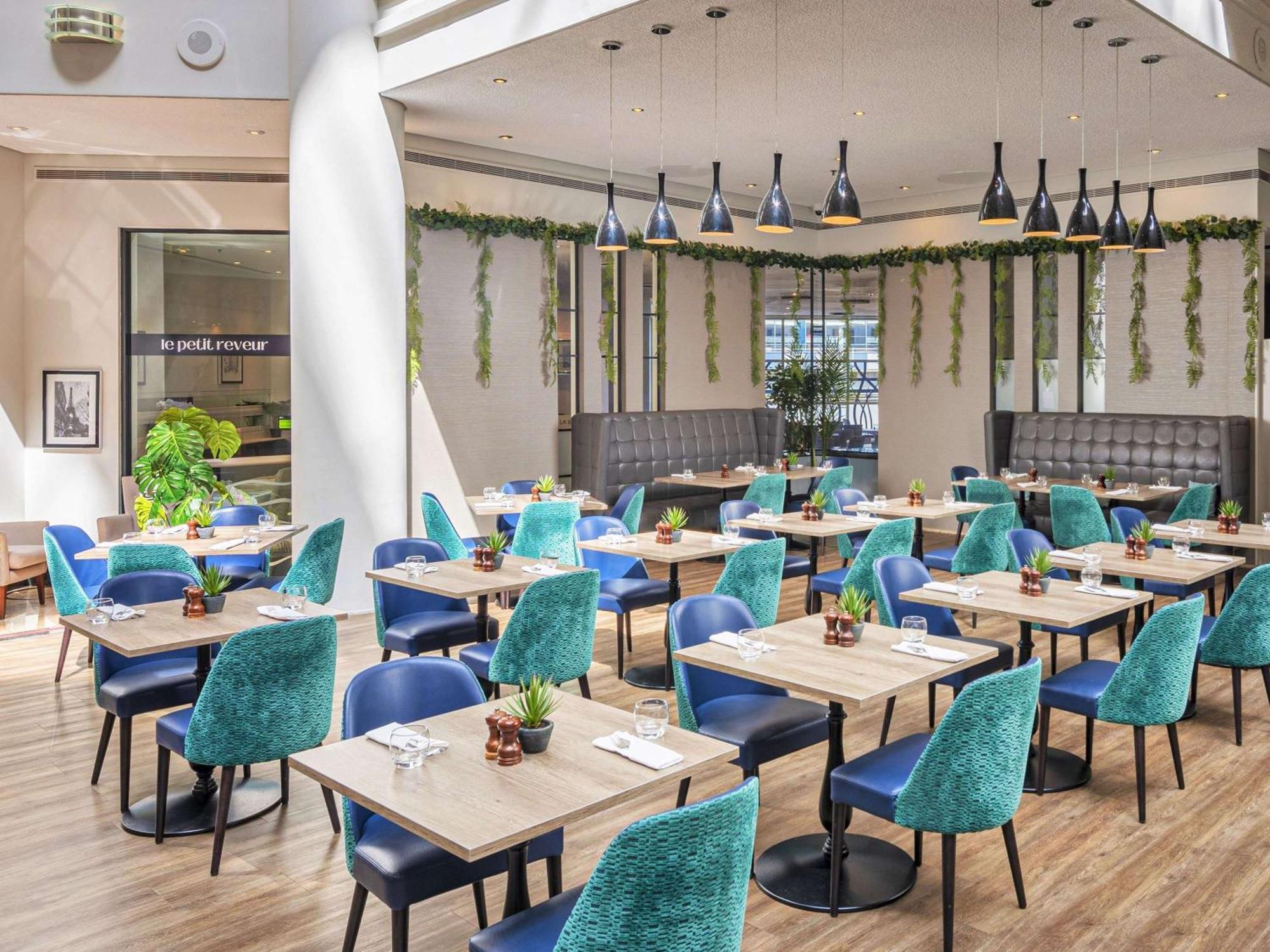 Отель Sofitel London Gatwick Хорли Экстерьер фото Le petit reveur